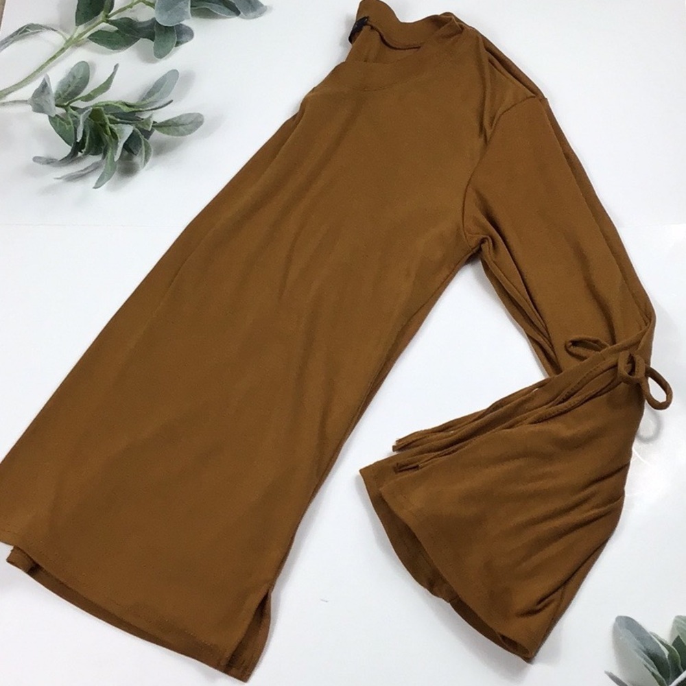 Amaryllis > Gold Trumpet Sleeve Top Small